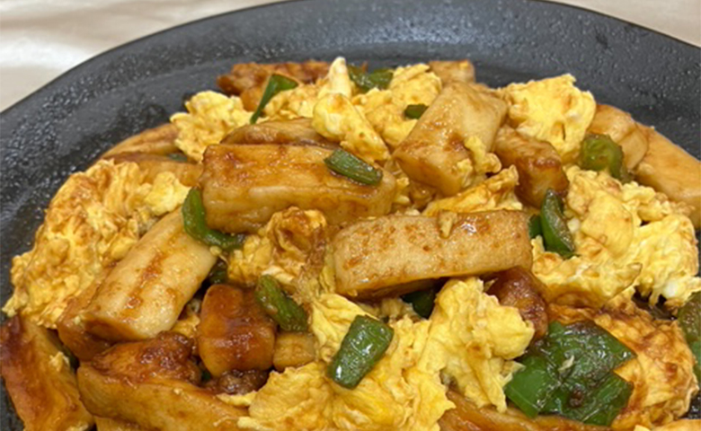卵とはんぺんの中華味噌炒め