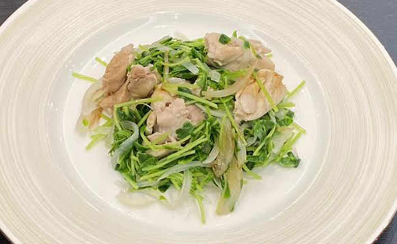 辛子醤油でさっぱり！鶏むね肉と豆苗のサッと蒸し