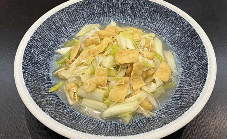葱と油揚げの蒸し煮