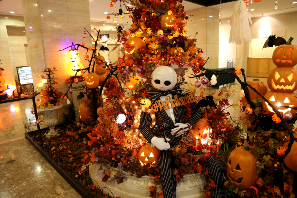 🎃ハロウィン装飾、今年も完成!「フォトコンテスト」と「なぞなぞラリー」も開催🎃