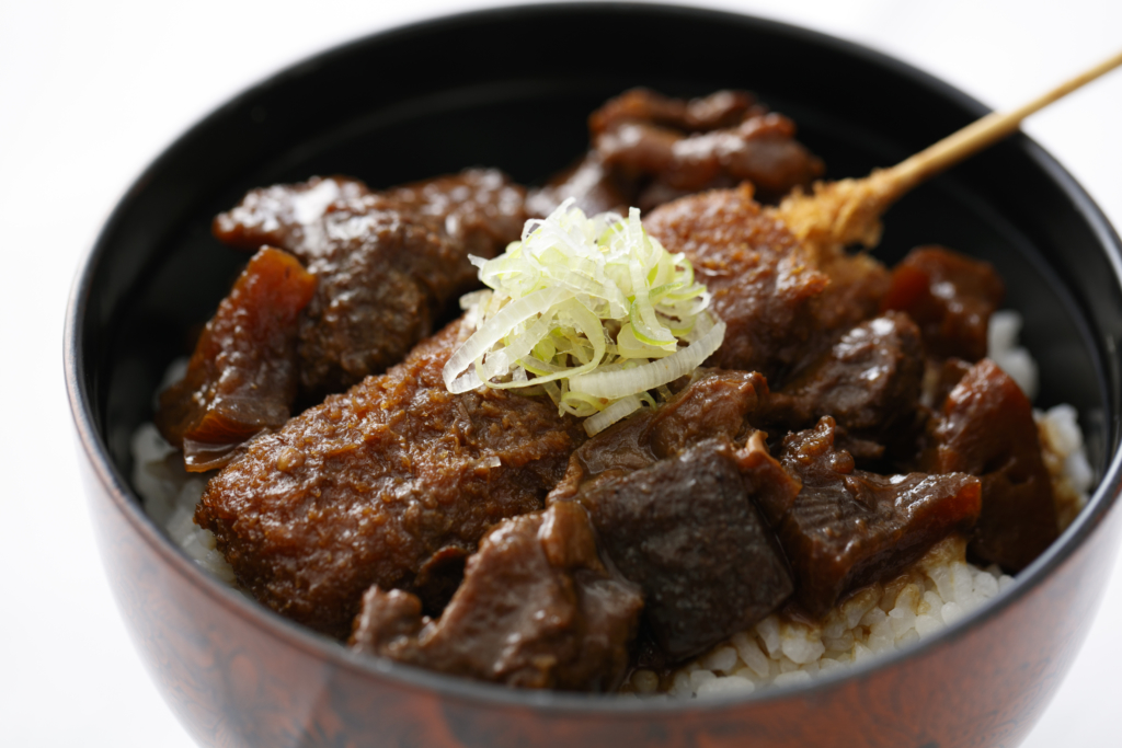 名古屋名物!牛すじどて煮丼