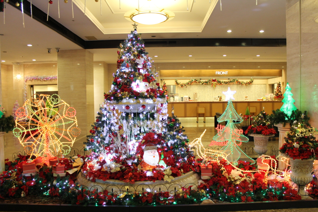 🎄クリスマス装飾、今年も完成!「フォトコンテスト」と「なぞなぞラリー」も開催🎅